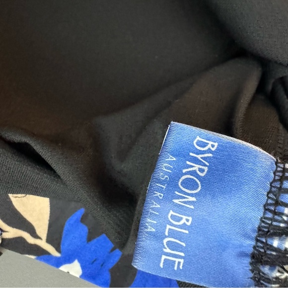 Byron Blue Australia Blue Floral One Piece Swimsuit Women’s Size US 14 - Picture 8 of 9